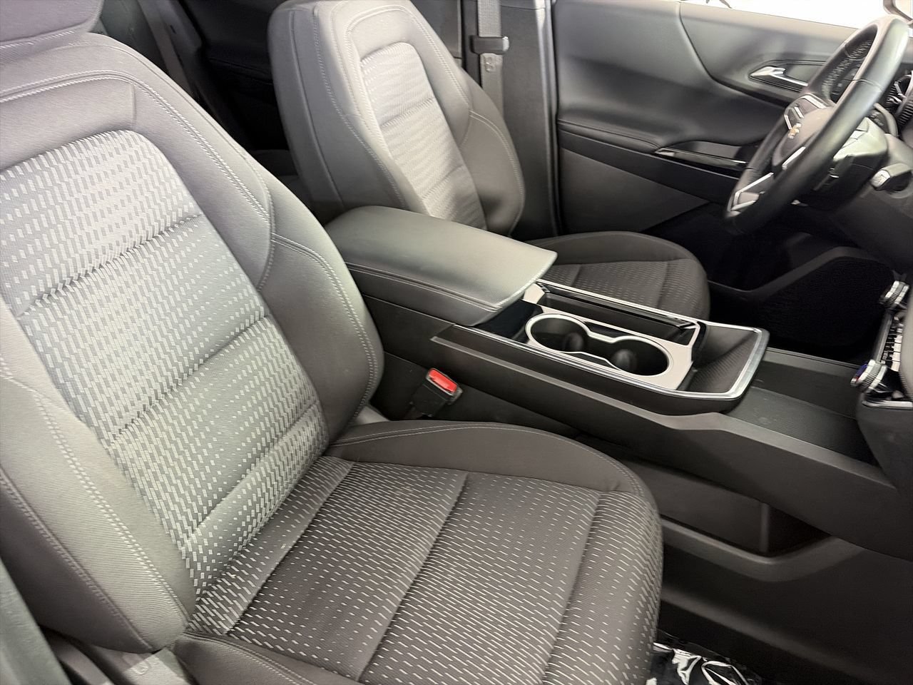 Used 2025 Chevrolet Equinox LT FWD image 23