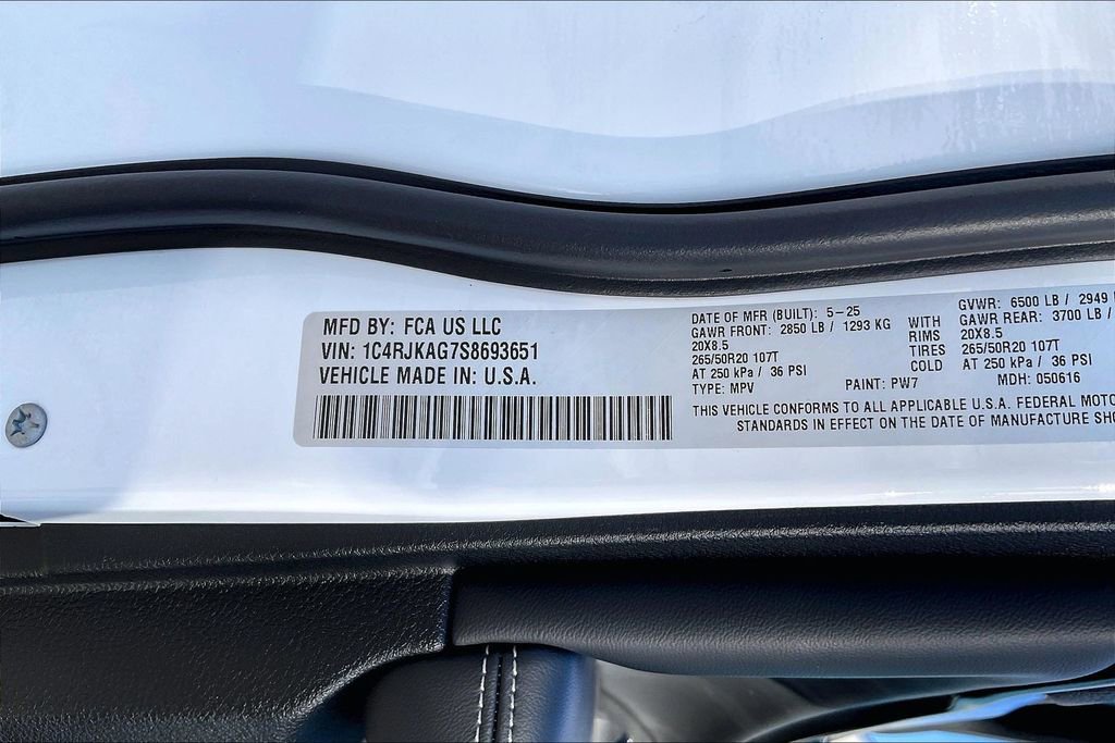 Used 2025 Jeep Grand Cherokee L Altitude image 36