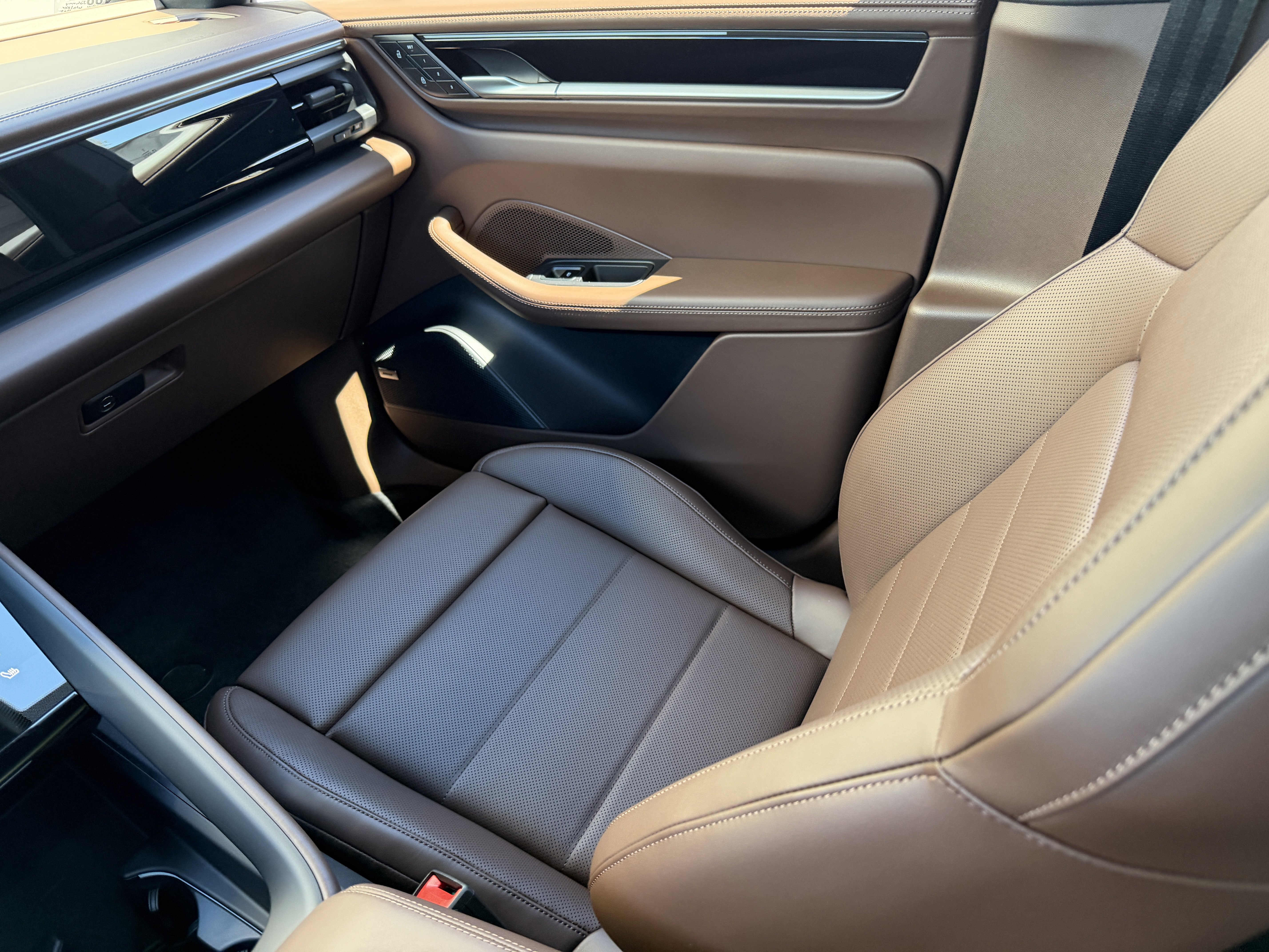 New 2026 Porsche Macan 4 Electric image 18