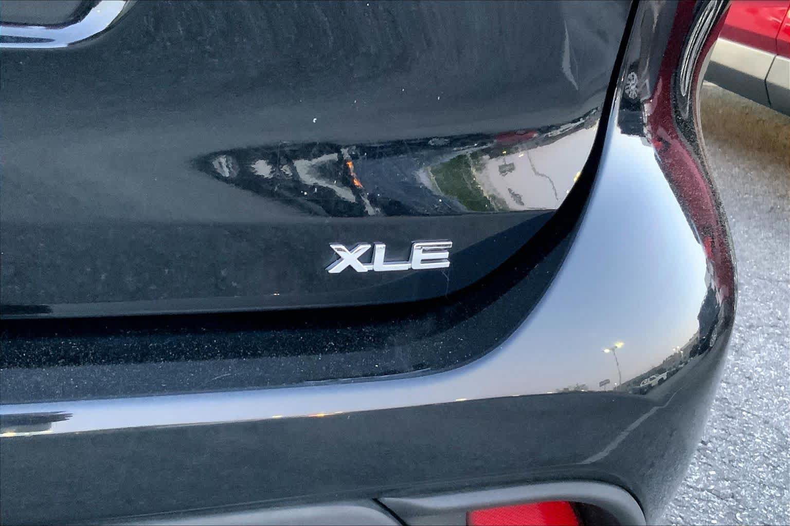 Used 2022 Toyota Highlander XLE AWD/4WD image 10