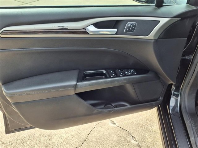 Used 2015 Ford Fusion SE w/ Equipment Group 202A image 17