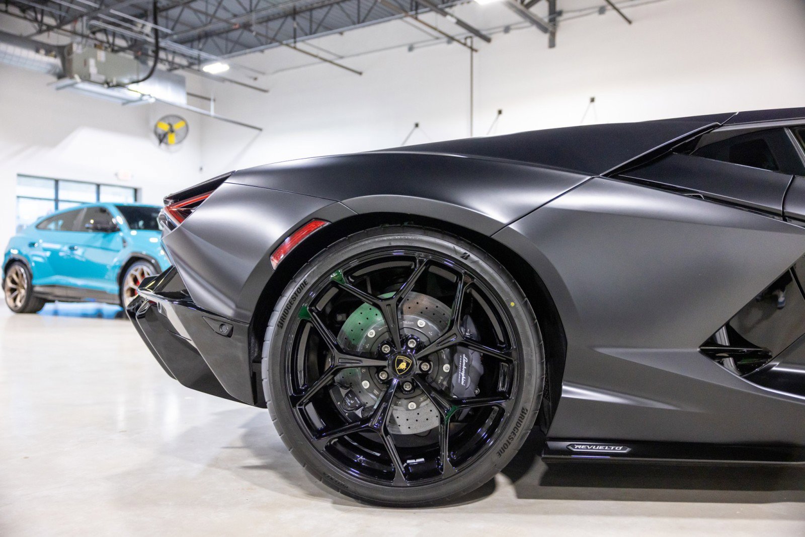 Used 2025 Lamborghini Revuelto image 29