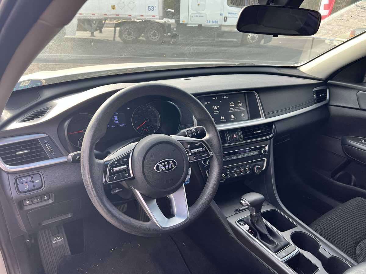 Used 2020 Kia Optima LX image 9