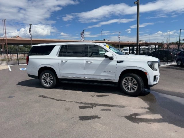 Used 2023 GMC Yukon XL SLT image 45