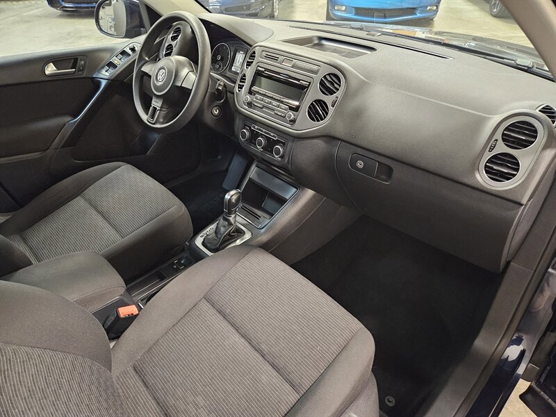 Used 2012 Volkswagen Tiguan LE FWD image 2