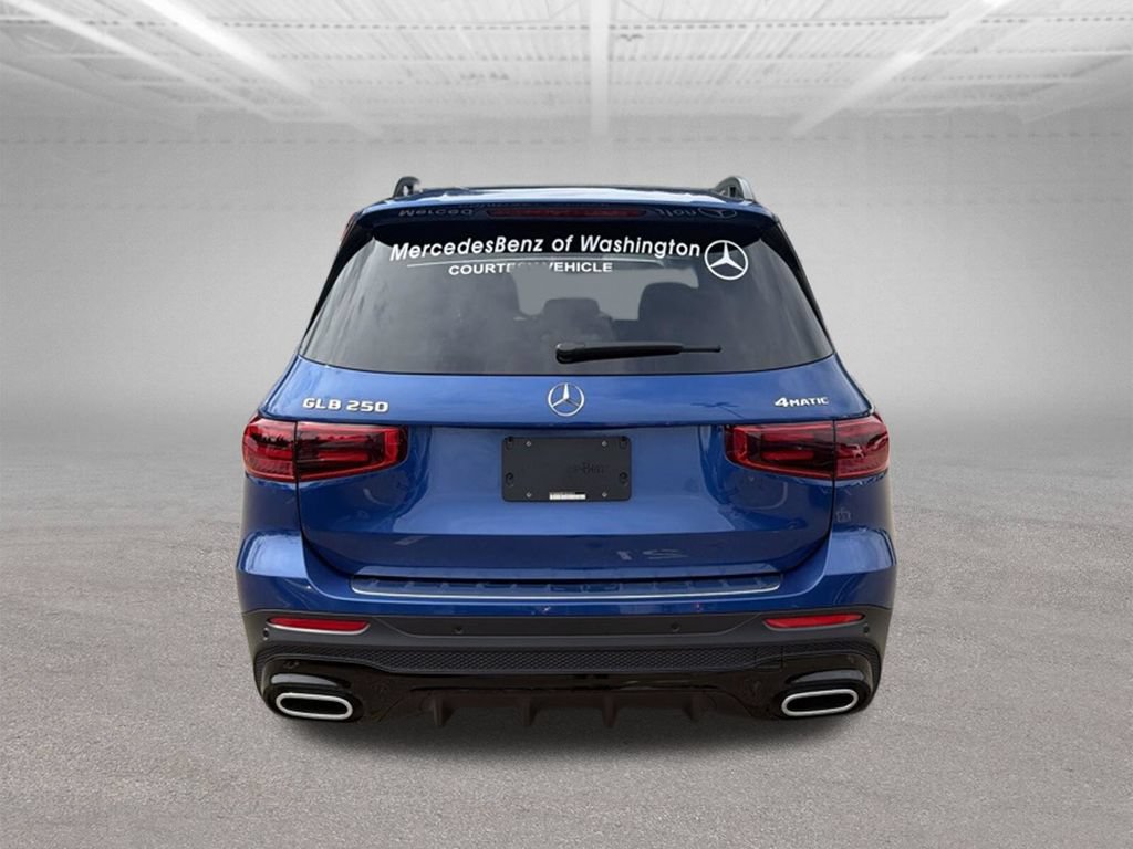 Used 2026 Mercedes-Benz GLB 250 4MATIC image 4