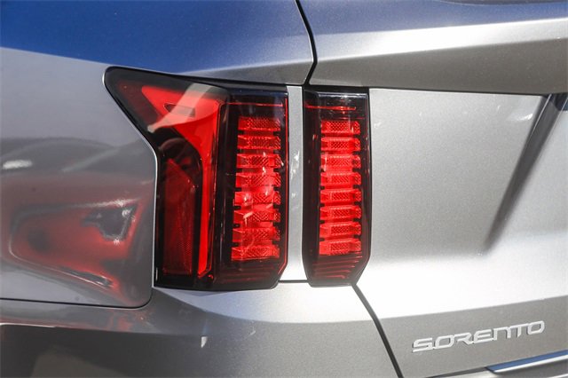 Certified 2023 Kia Sorento EX w/ Panoramic Sunroof Package image 11