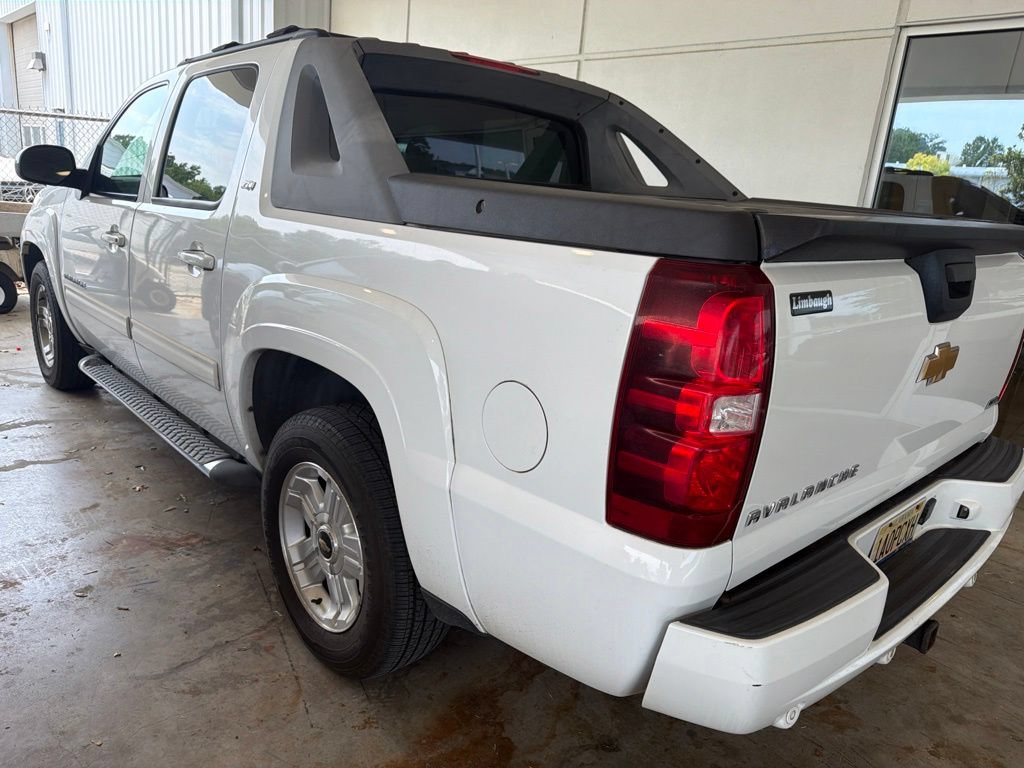 Used 2012 Chevrolet Avalanche LT w/ Suspension Package, Off-Road AWD/4WD image 2