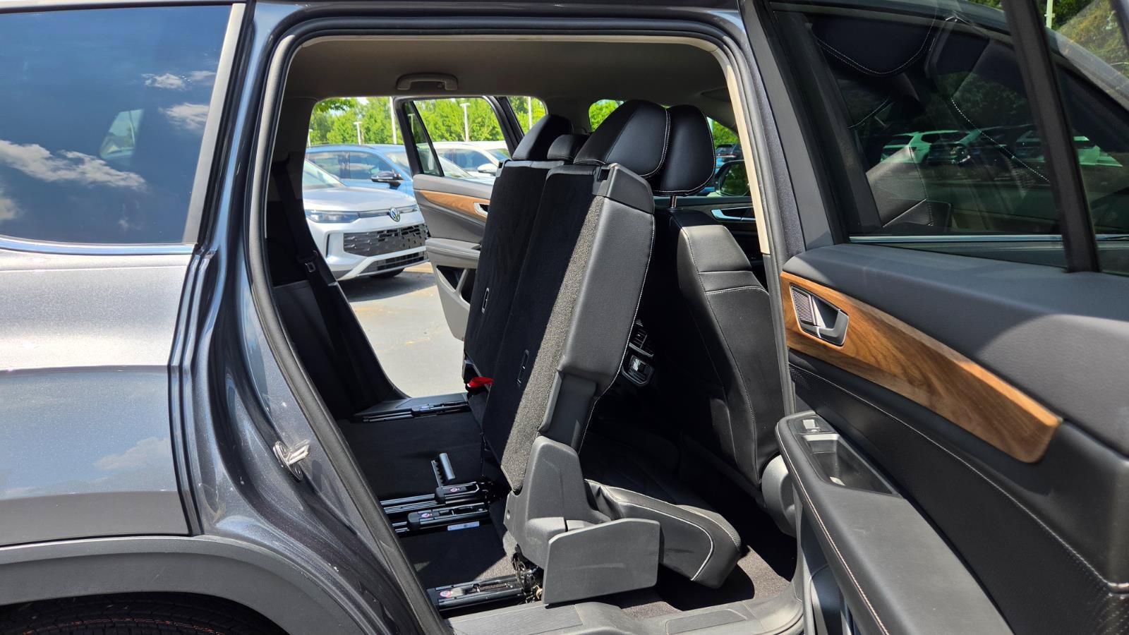 Used 2024 Volkswagen Atlas SE FWD image 49
