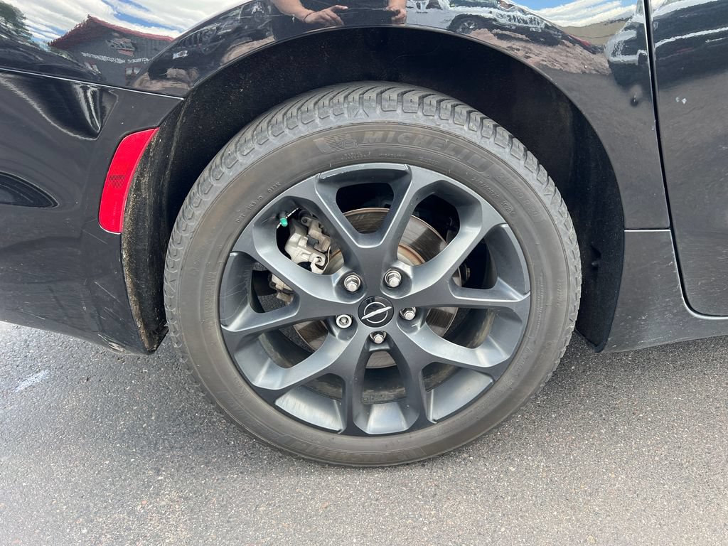 Used 2021 Chrysler Pacifica Touring-L w/ Premium & Safety Sphere Group AWD/4WD image 17