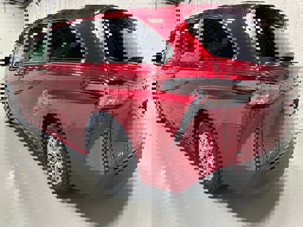 Used 2025 Toyota Sienna XLE image 5