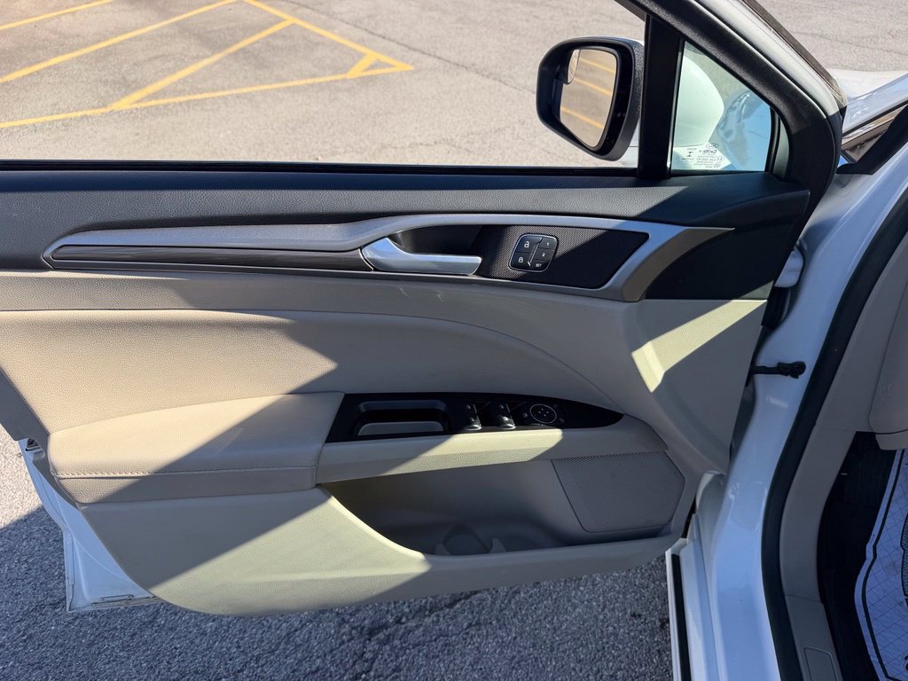 Used 2018 Ford Fusion SE w/ Fusion SE Technology Package AWD/4WD image 12