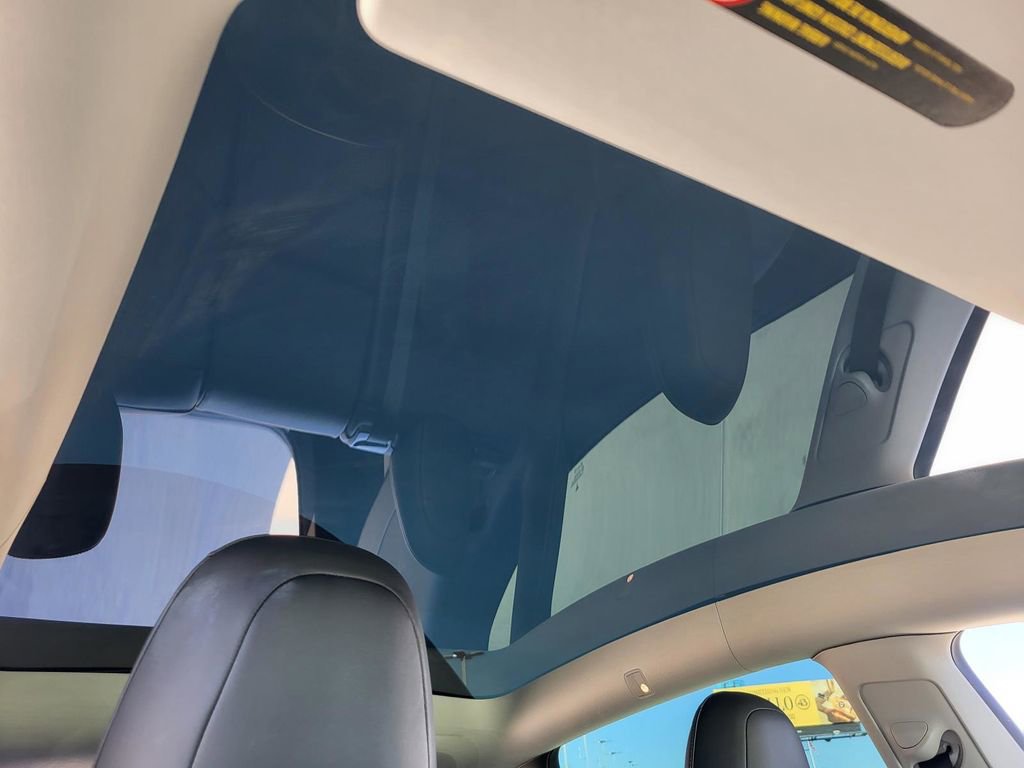 Used 2022 Tesla Model Y Long Range image 10