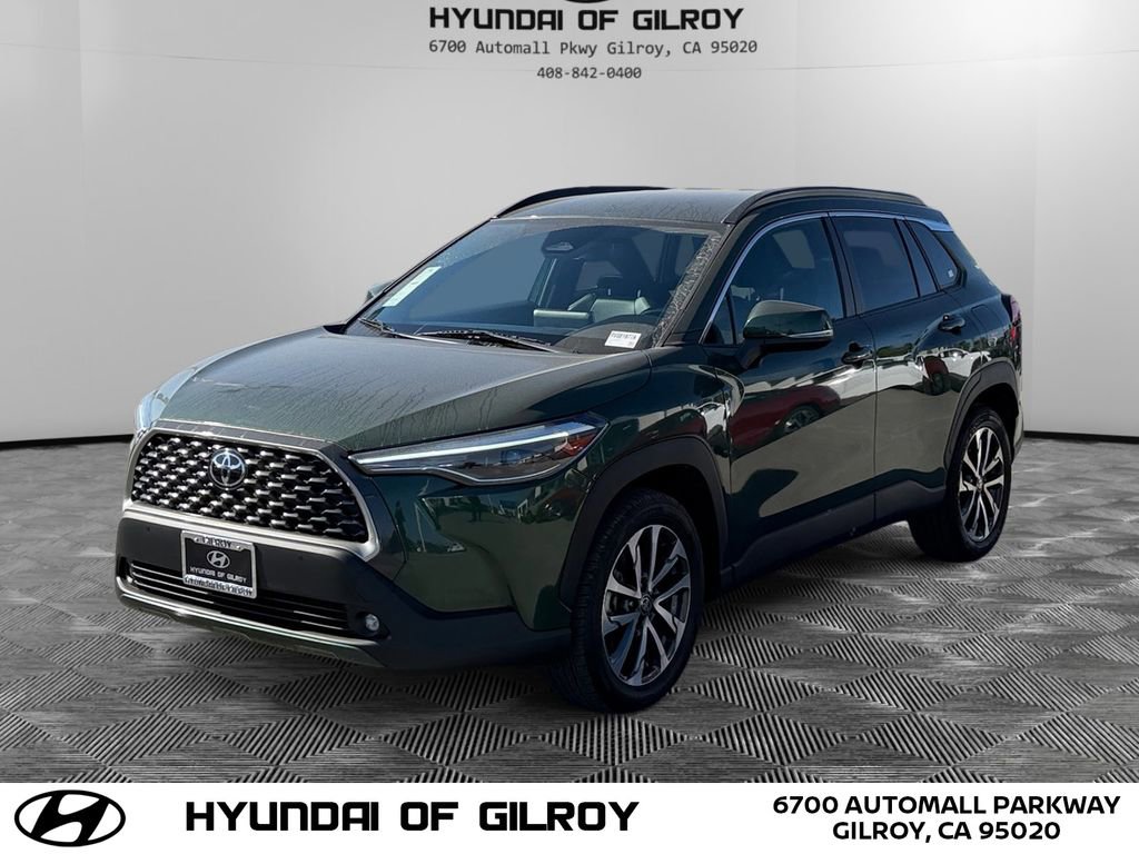 Used 2024 Toyota Corolla Cross XLE image 1