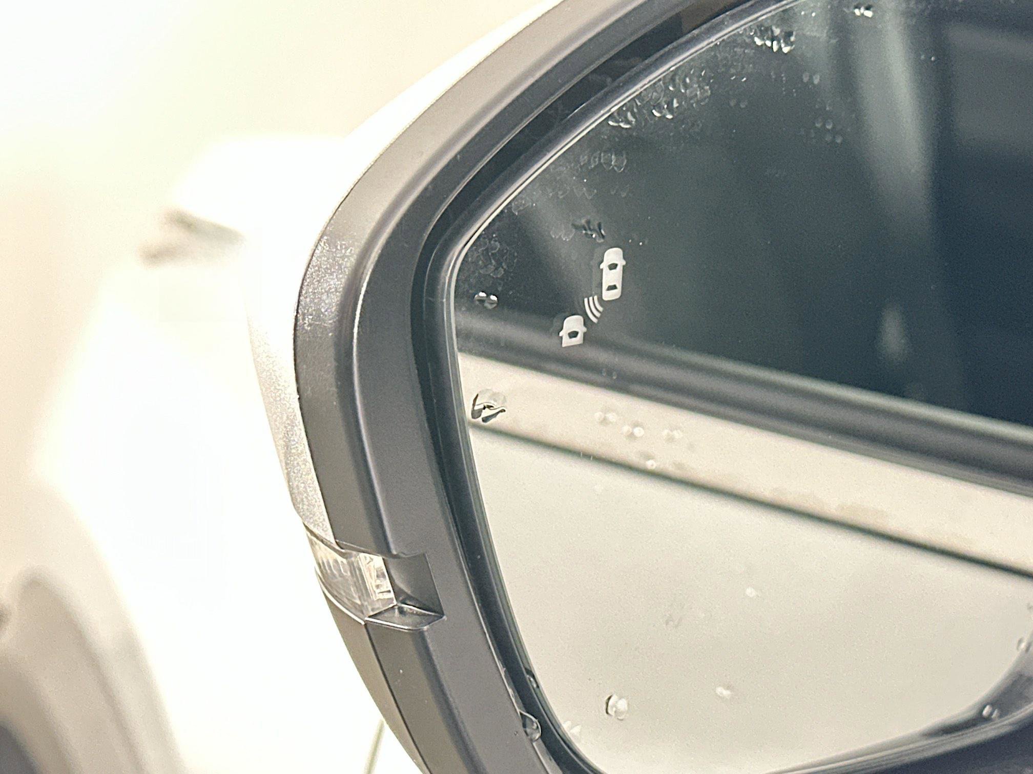 Used 2025 Nissan Pathfinder SV image 16