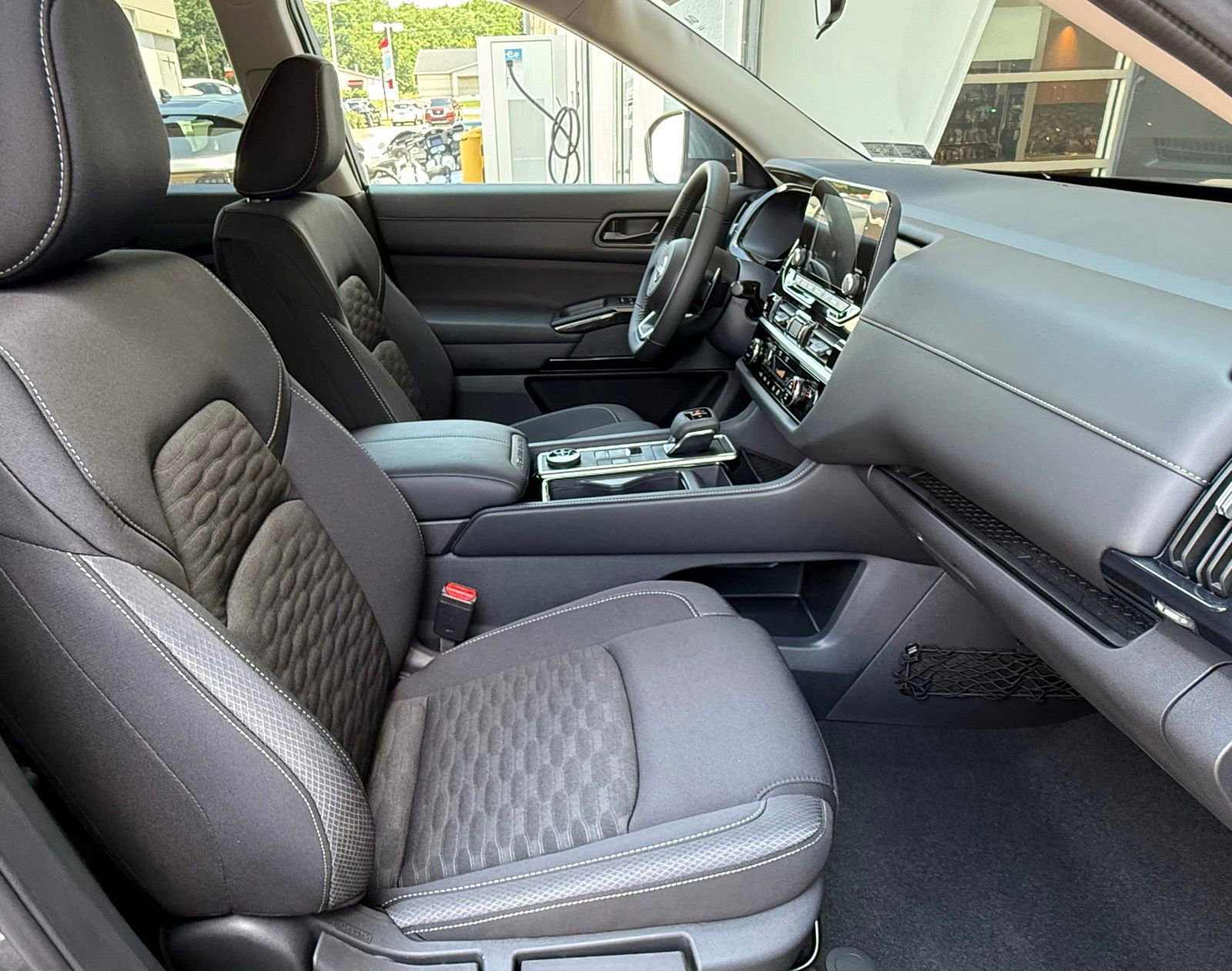 New 2025 Nissan Pathfinder SV w/ Cargo Package image 15