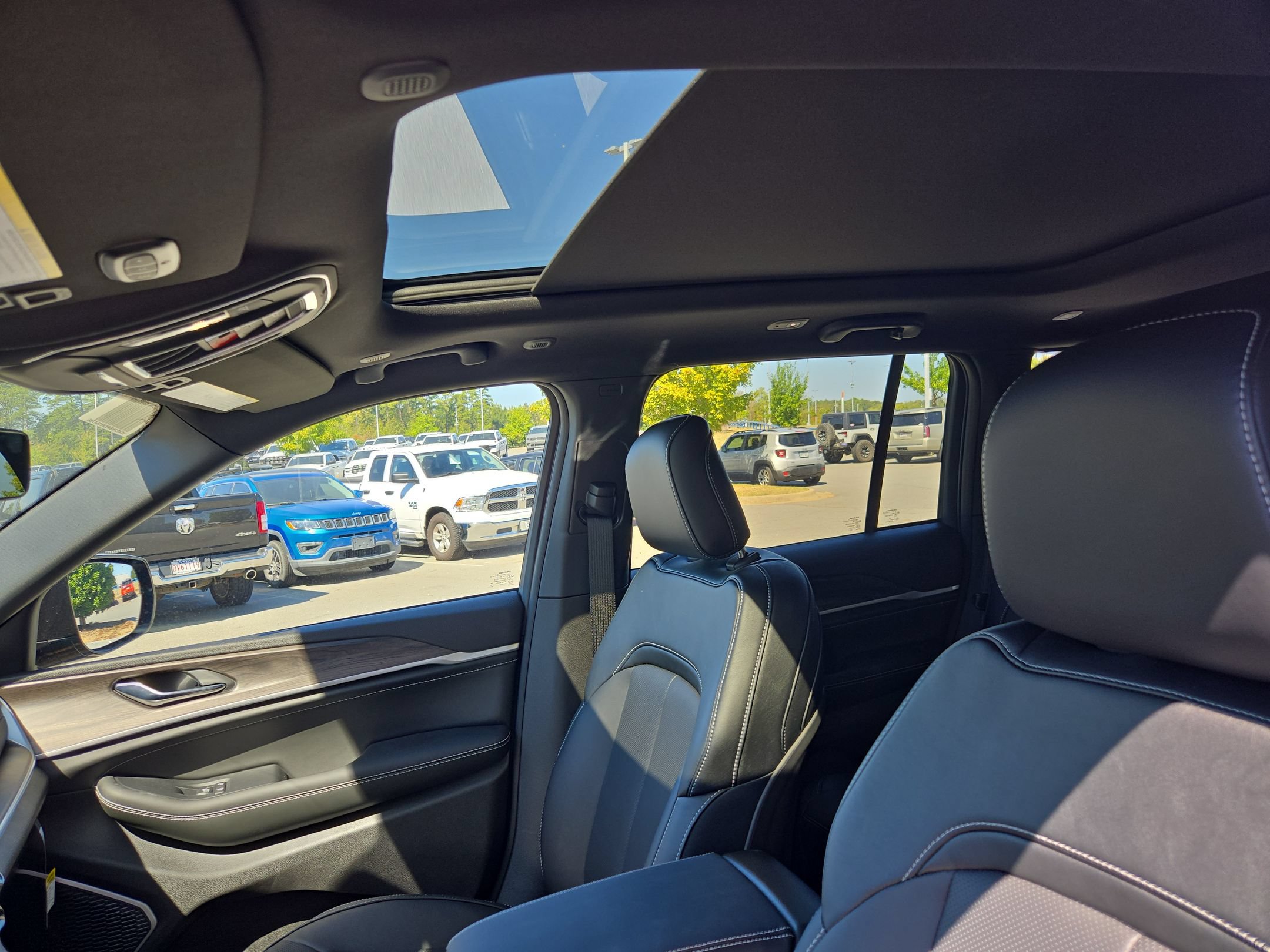New 2027 Jeep Grand Cherokee Limited AWD/4WD image 22
