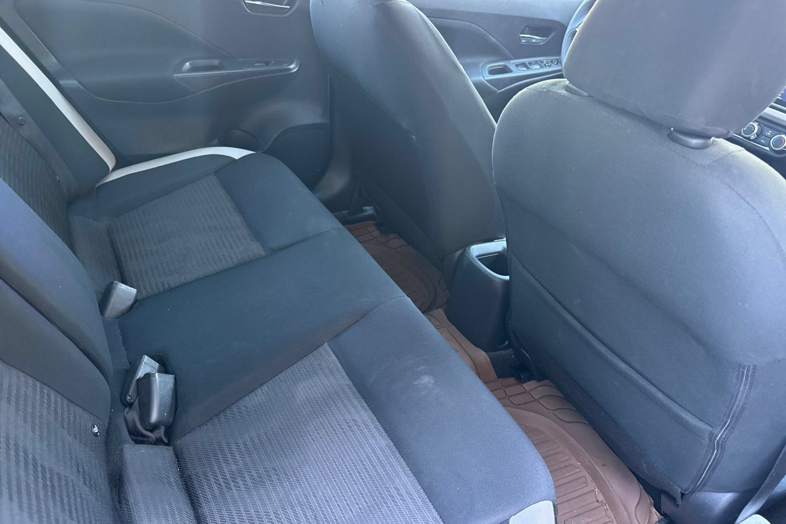 Used 2021 Nissan Versa SV FWD image 17
