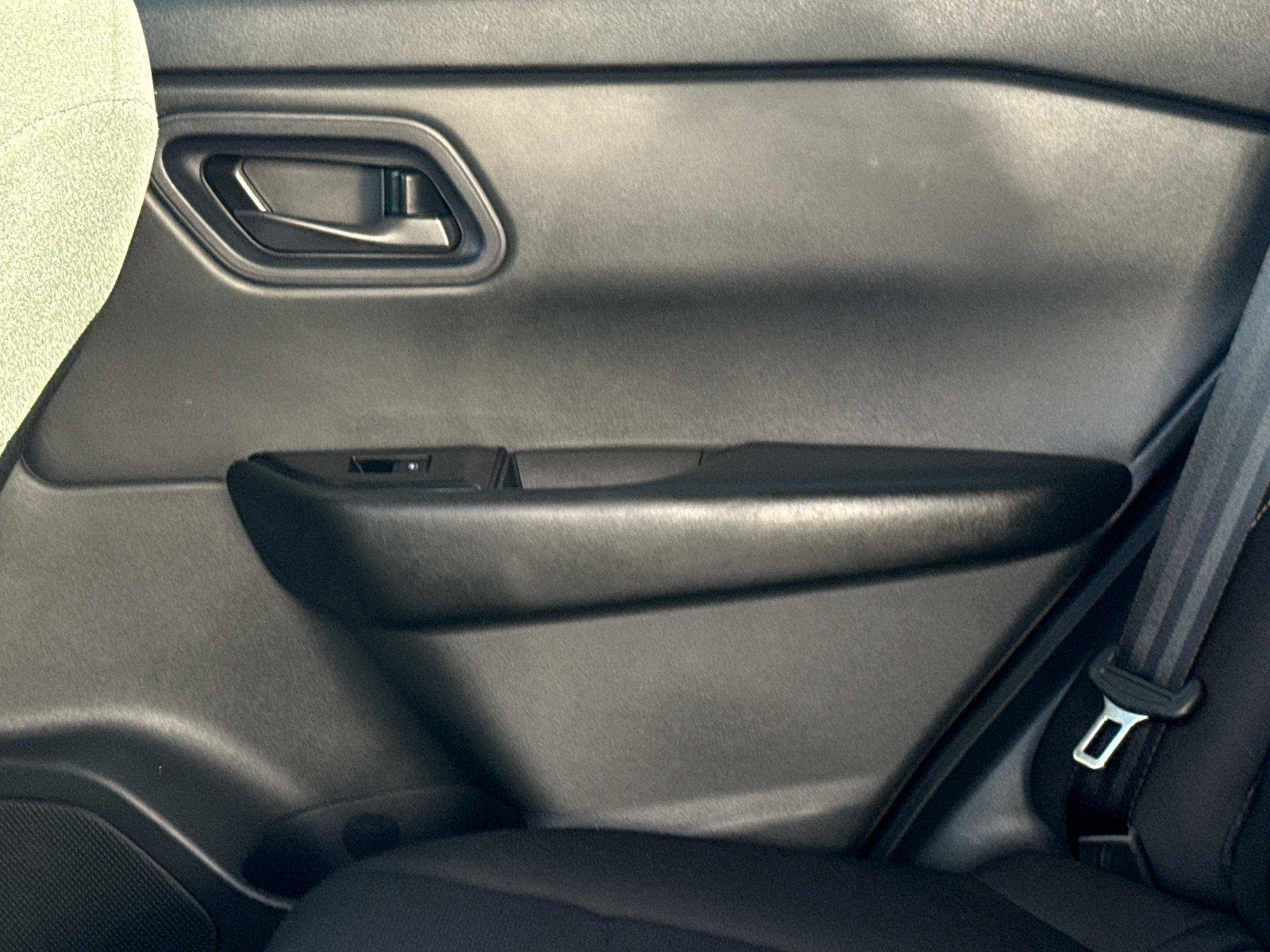 Used 2024 Nissan Rogue S FWD image 14
