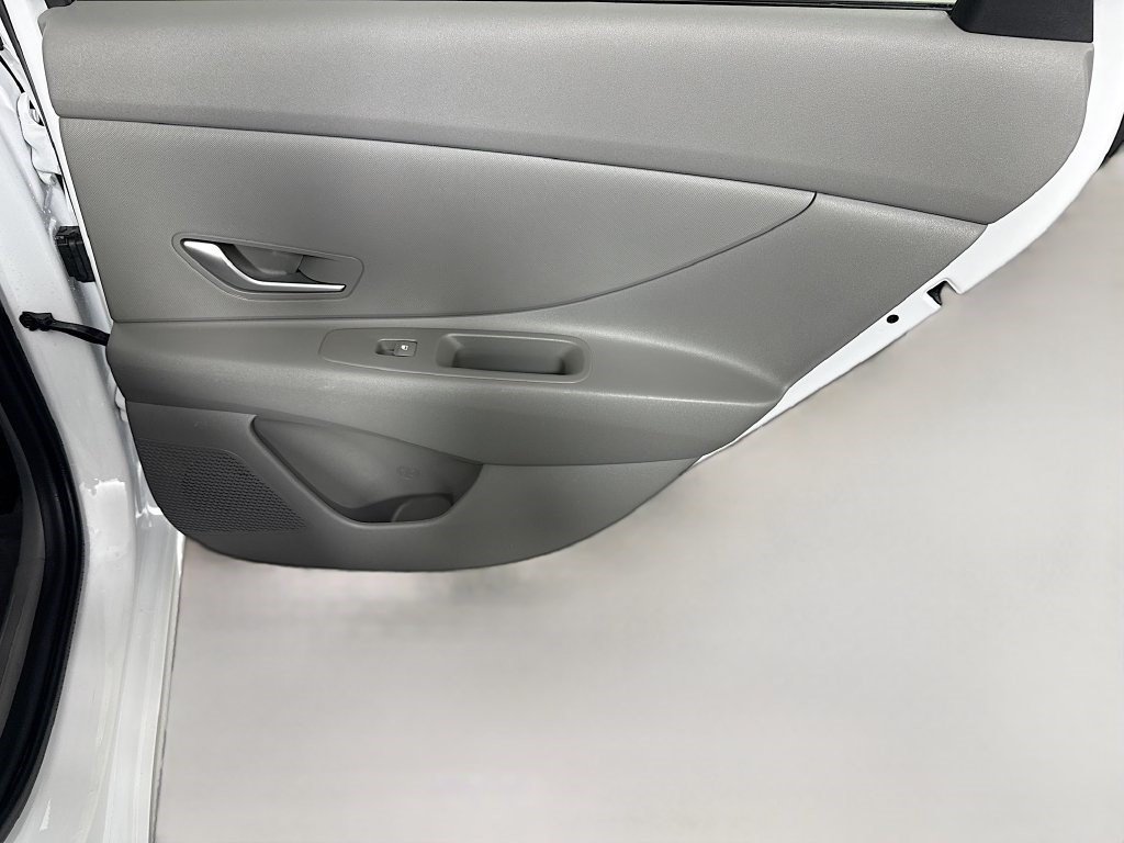 Used 2025 Hyundai Elantra SE FWD image 26