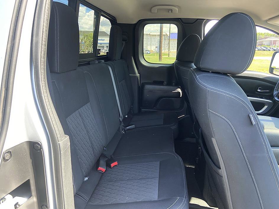 Used 2018 Nissan Titan SV w/ SV Convenience Package image 18