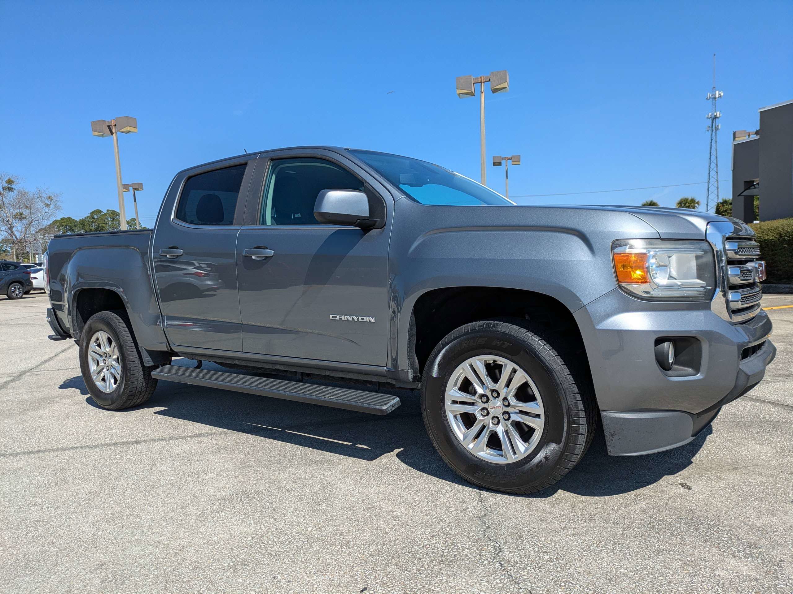 Used 2019 GMC Canyon SLE image 2
