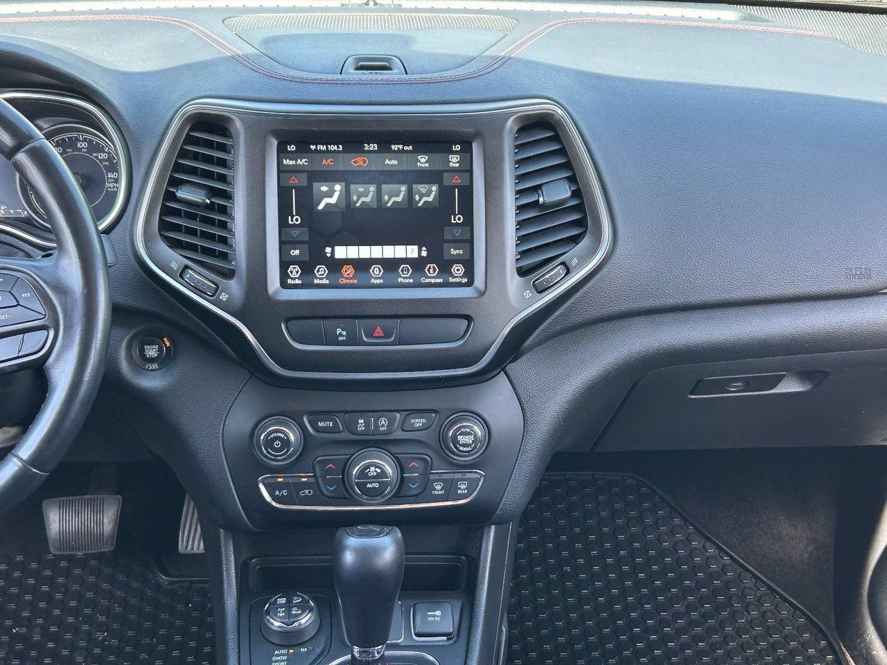 Used 2019 Jeep Cherokee Trailhawk w/ Comfort/Convenience Group AWD/4WD image 45