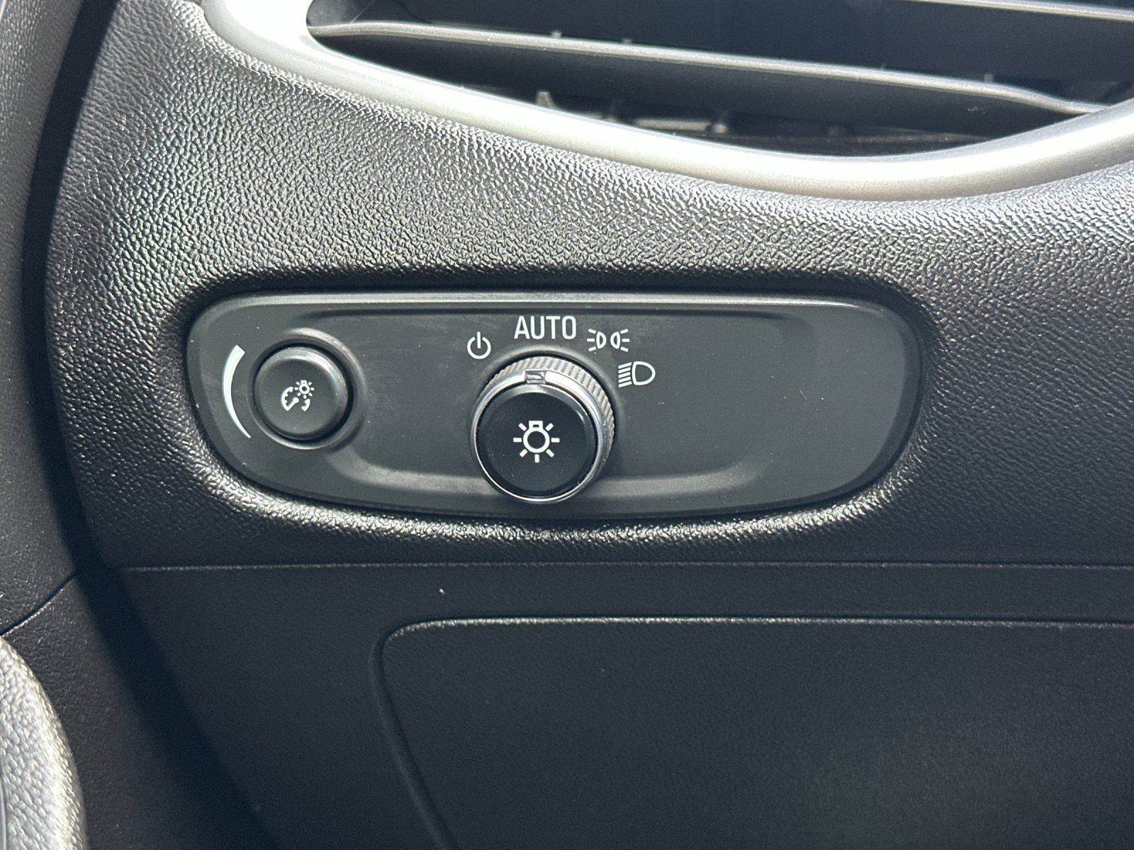 Used 2022 Chevrolet Malibu LT image 30