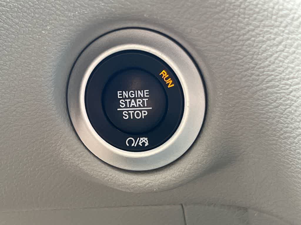 Used 2022 Chrysler Voyager LX FWD image 31