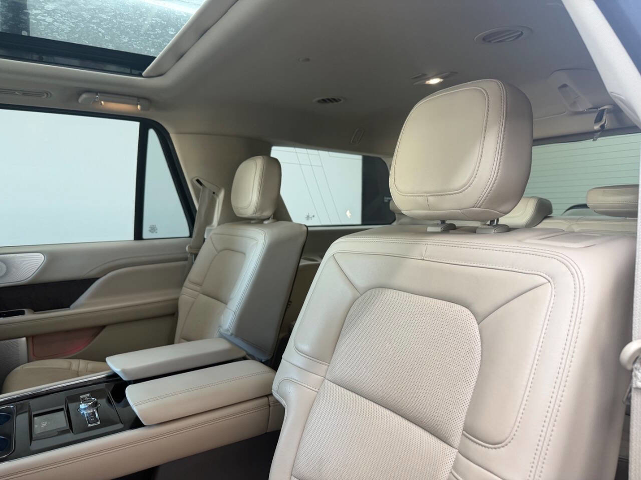 Used 2021 Lincoln Navigator Reserve AWD/4WD image 21