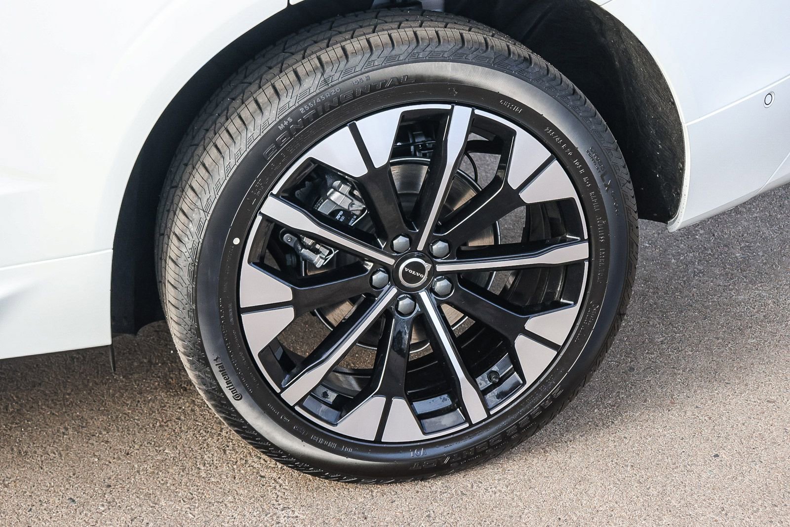 New 2026 Volvo XC60 B5 Plus w/ Climate Package image 10