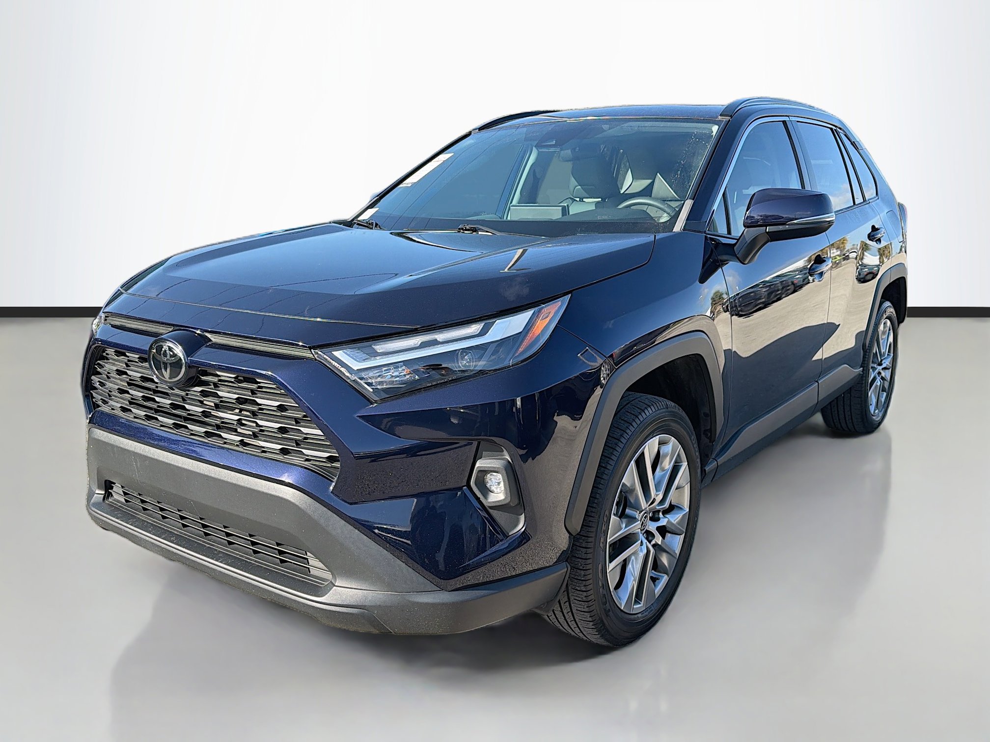 Used 2023 Toyota RAV4 XLE Premium image 7