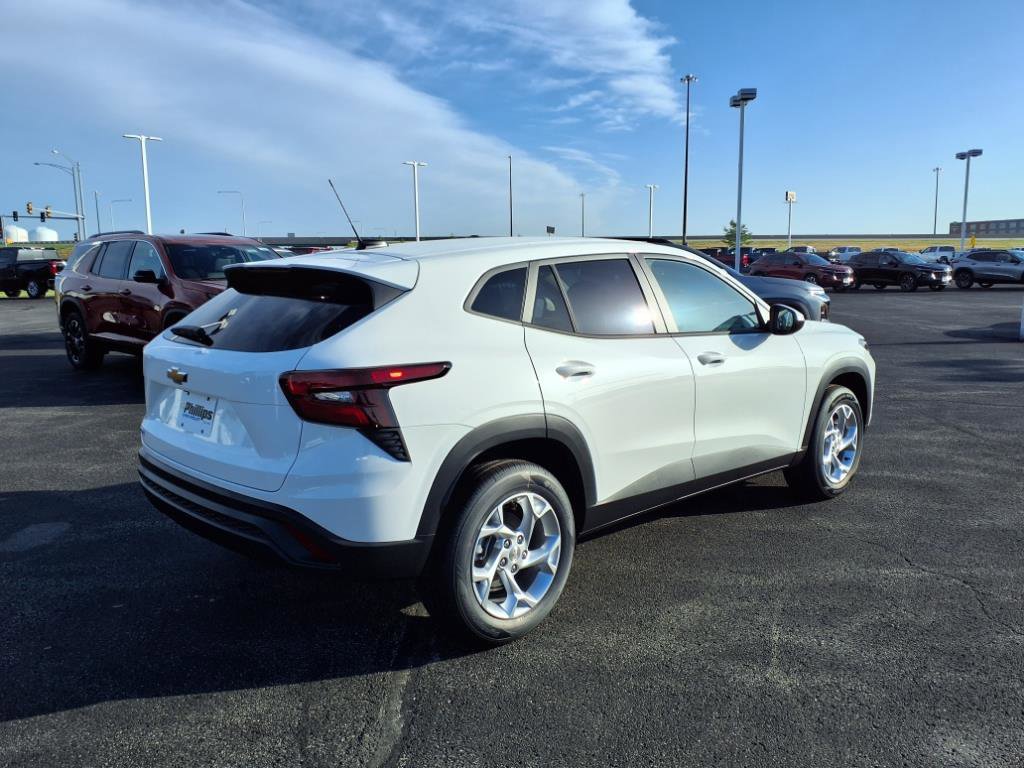 New 2025 Chevrolet Trax LS w/ LS Convenience Package FWD image 3