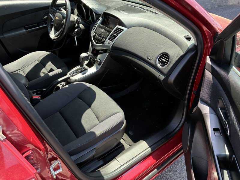 Used 2014 Chevrolet Cruze LT FWD image 17
