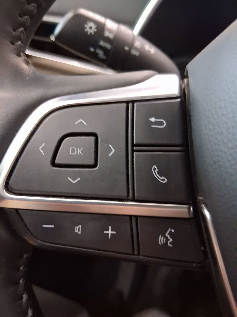 Used 2025 Toyota Highlander XLE image 22