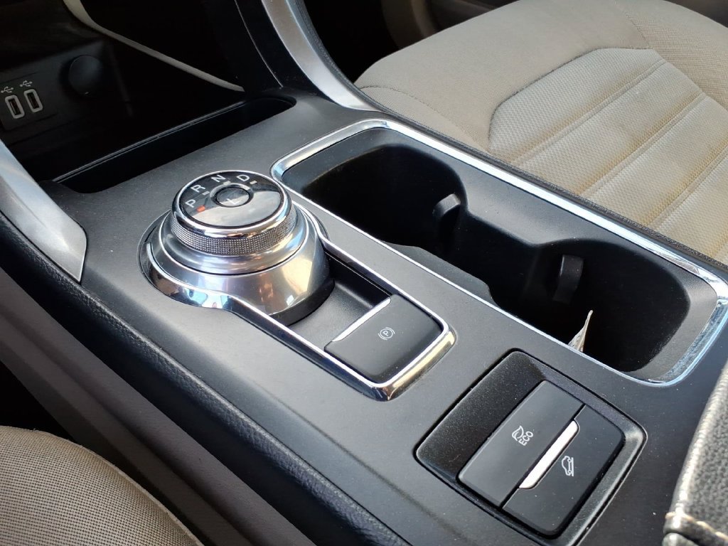 Used 2019 Ford Fusion SE FWD image 18