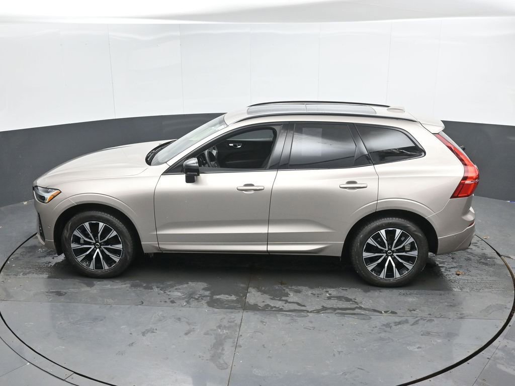 Used 2025 Volvo XC60 B5 Plus image 41