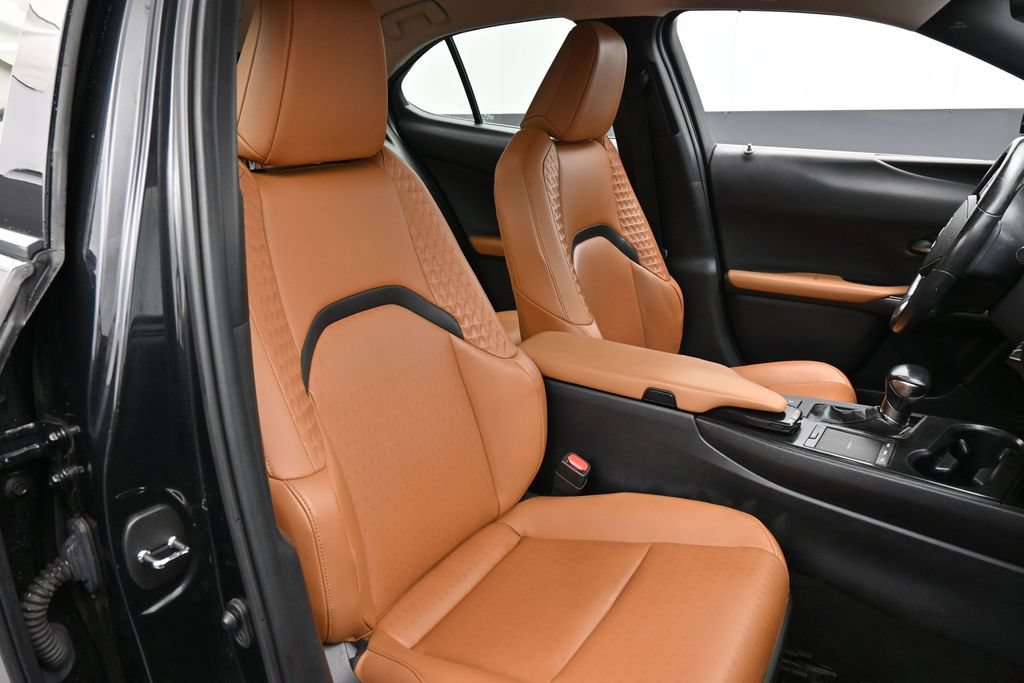 Used 2021 Lexus UX 200 w/ Accessory Package (Z2) FWD image 34