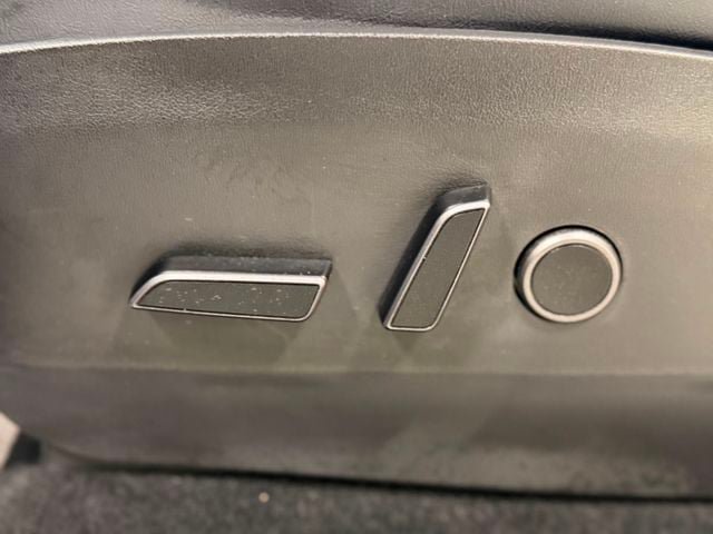 Used 2023 Tesla Model Y Performance AWD/4WD image 19