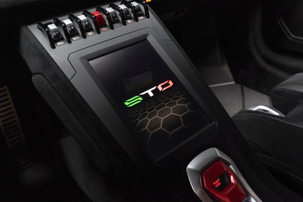 Used 2022 Lamborghini Huracan STO RWD image 28