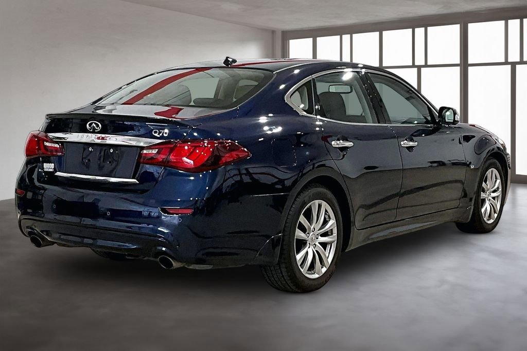 Used 2019 INFINITI Q70 Luxe image 2
