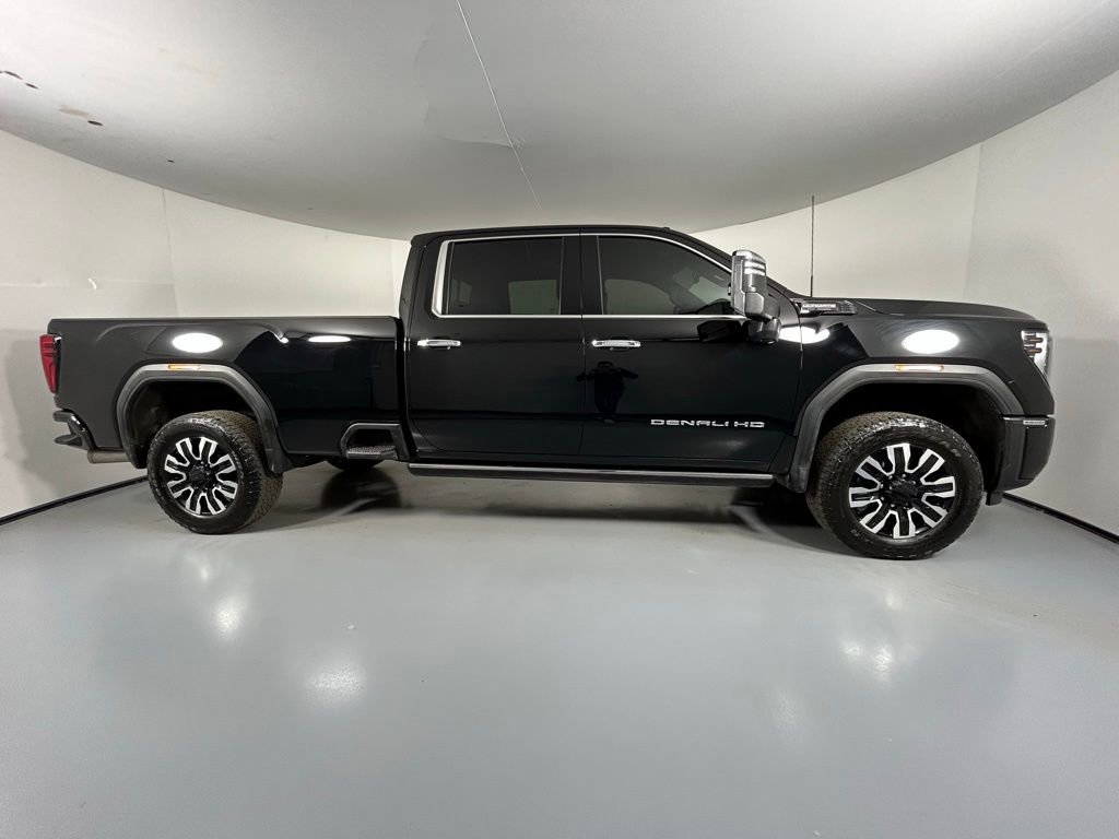 Used 2024 GMC Sierra 3500 Denali Ultimate AWD/4WD image 8