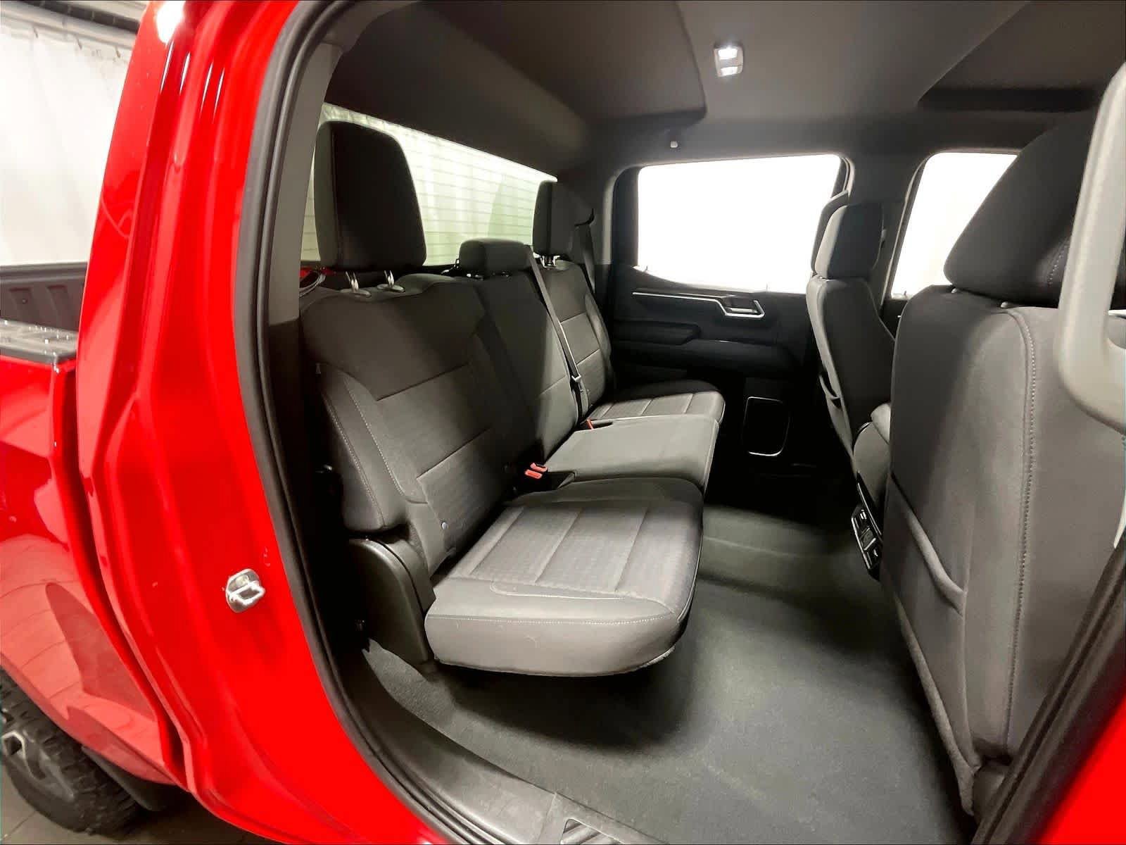 Used 2022 Chevrolet Silverado 1500 LT AWD/4WD image 16