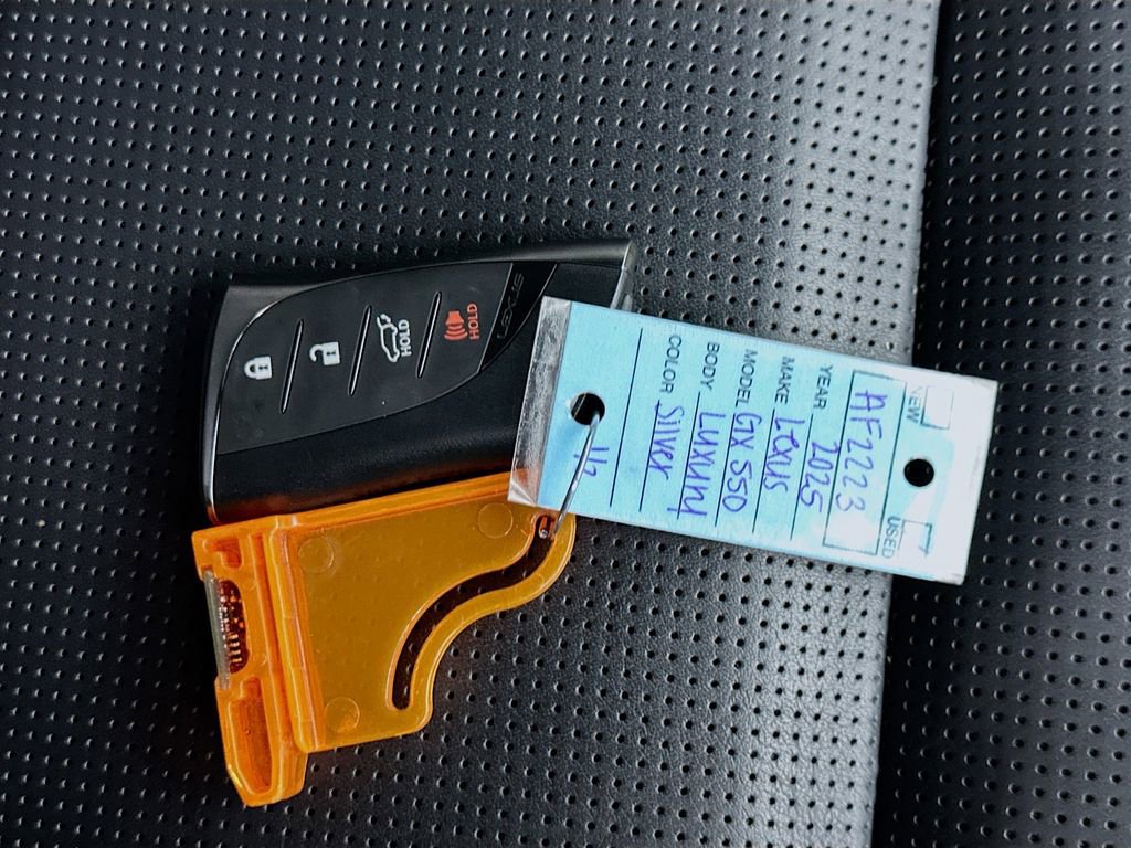 Used 2025 Lexus GX 550 w/ Accessory Package (Z1) image 36