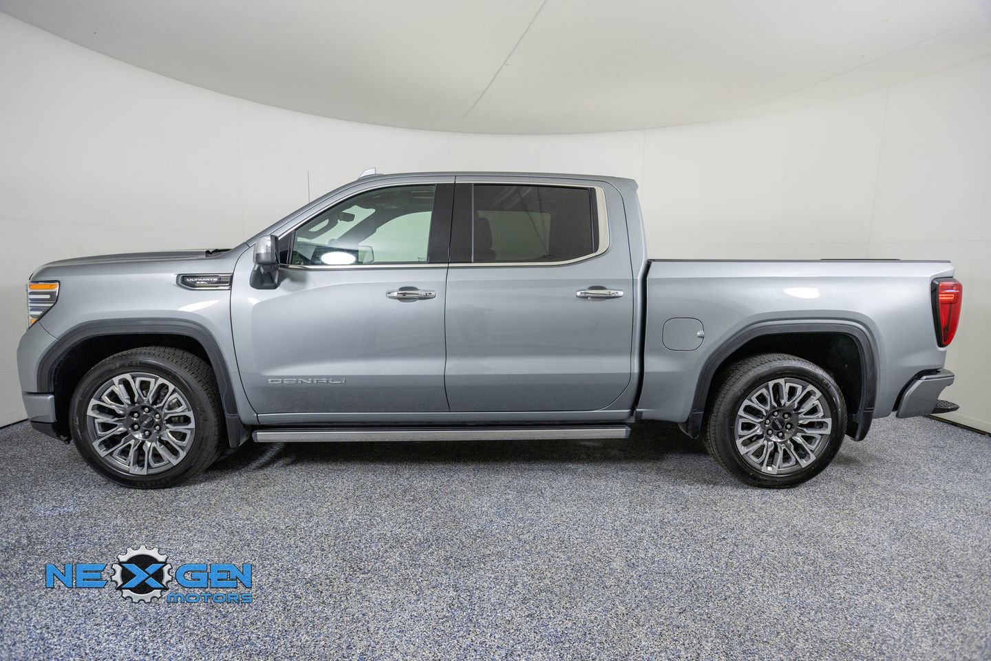 Used 2024 GMC Sierra 1500 Denali Ultimate AWD/4WD image 4