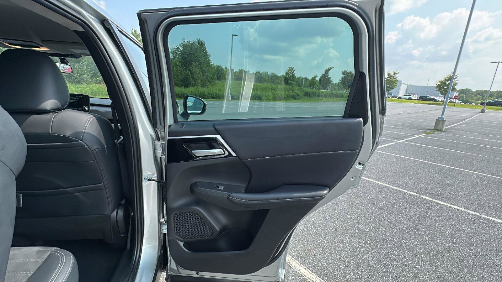 Used 2022 Mitsubishi Outlander SE image 20