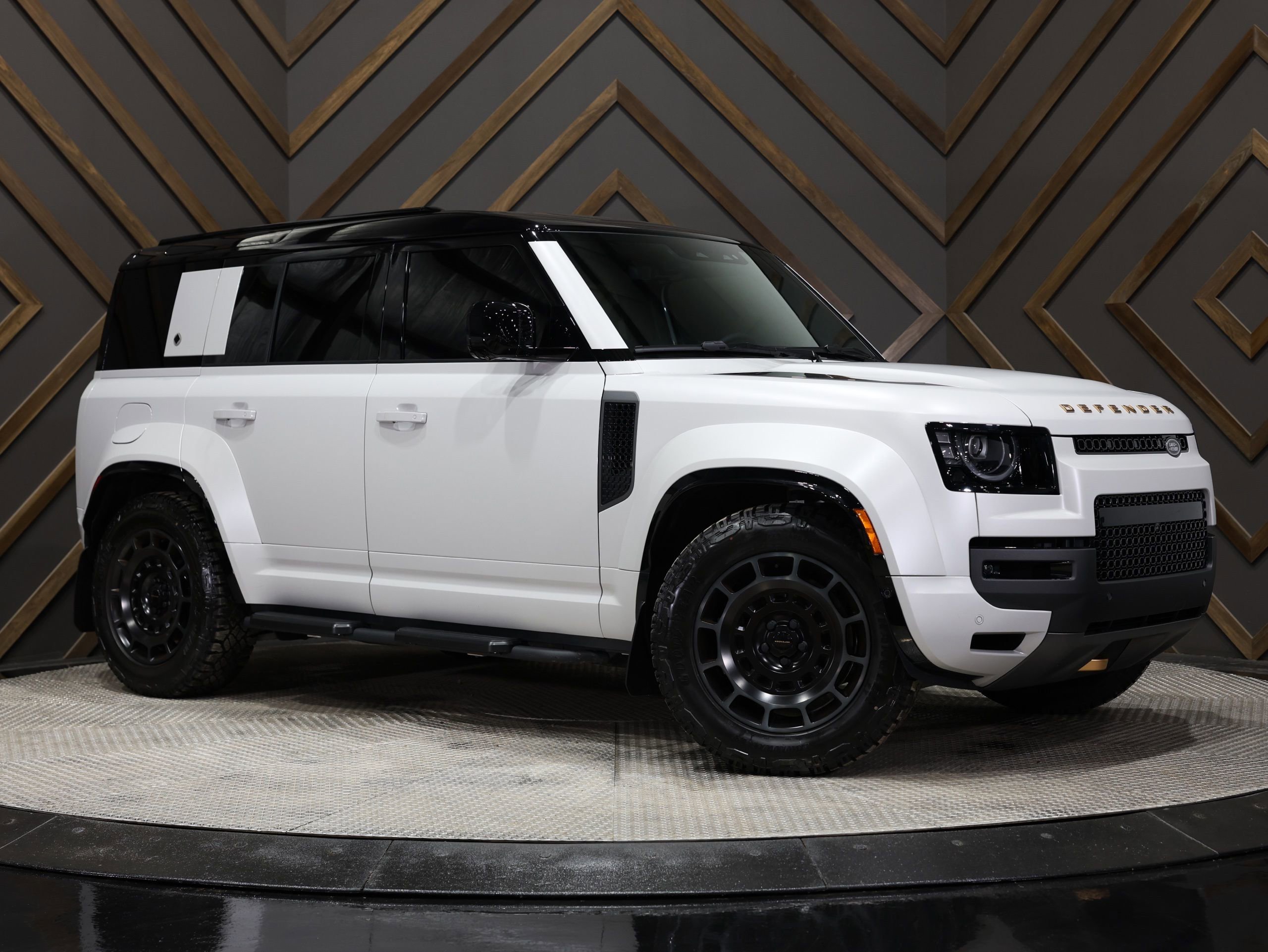 Used 2026 Land Rover Defender 110 image 20