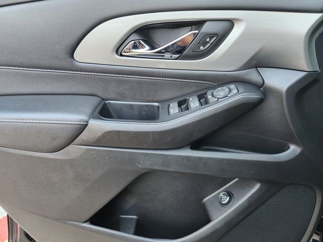 Used 2023 Chevrolet Traverse LT image 26