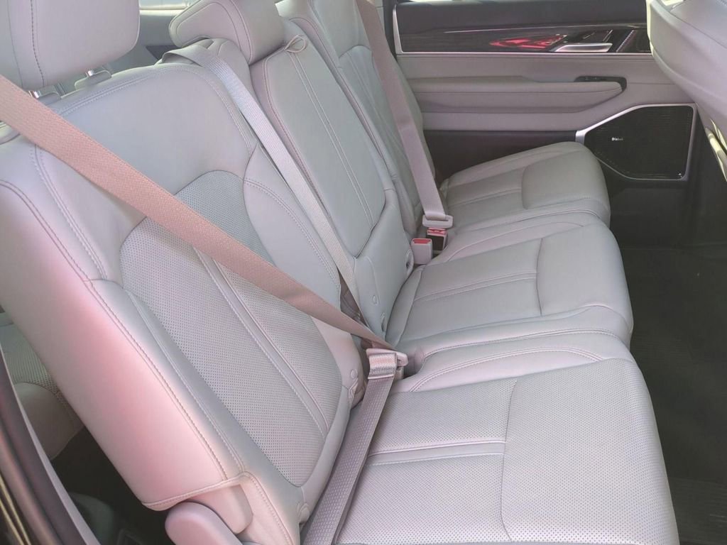 Used 2022 Jeep Wagoneer Series III w/ Premium Group I image 31