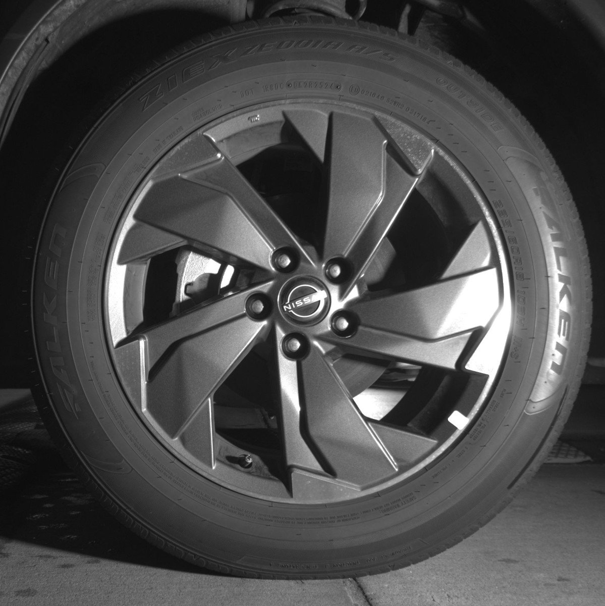 Used 2025 Nissan Rogue SV image 12